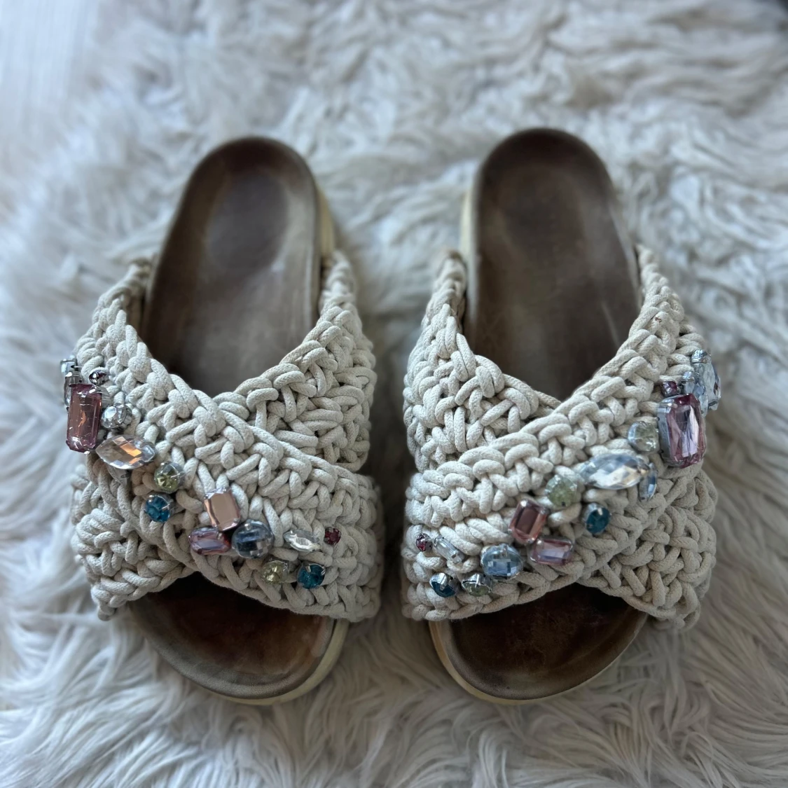 Inuikii tofflor med stenar