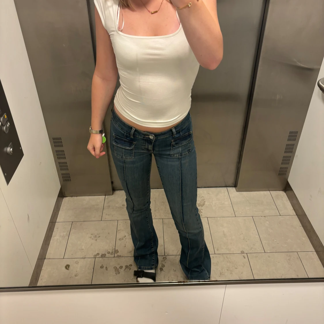 Blå bootcut jeans från NELLY - 1