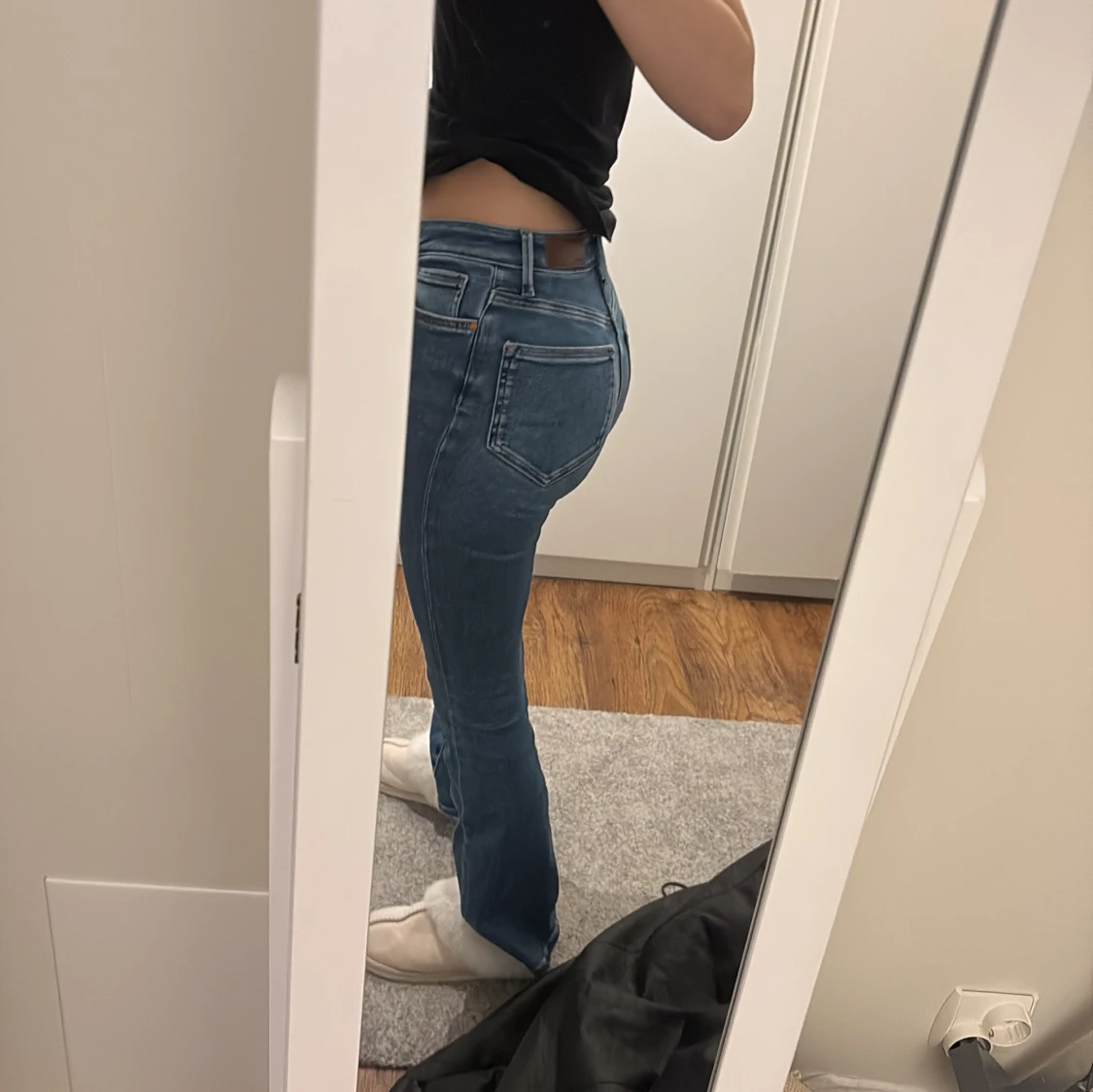 Blå bootcut jeans från BikBok - 2