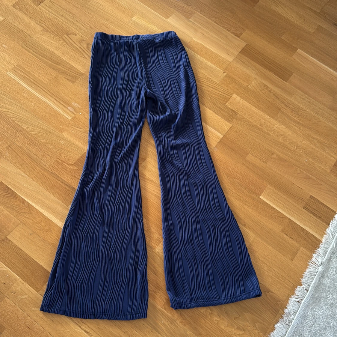 Mörkblå byxor från Shein - 1