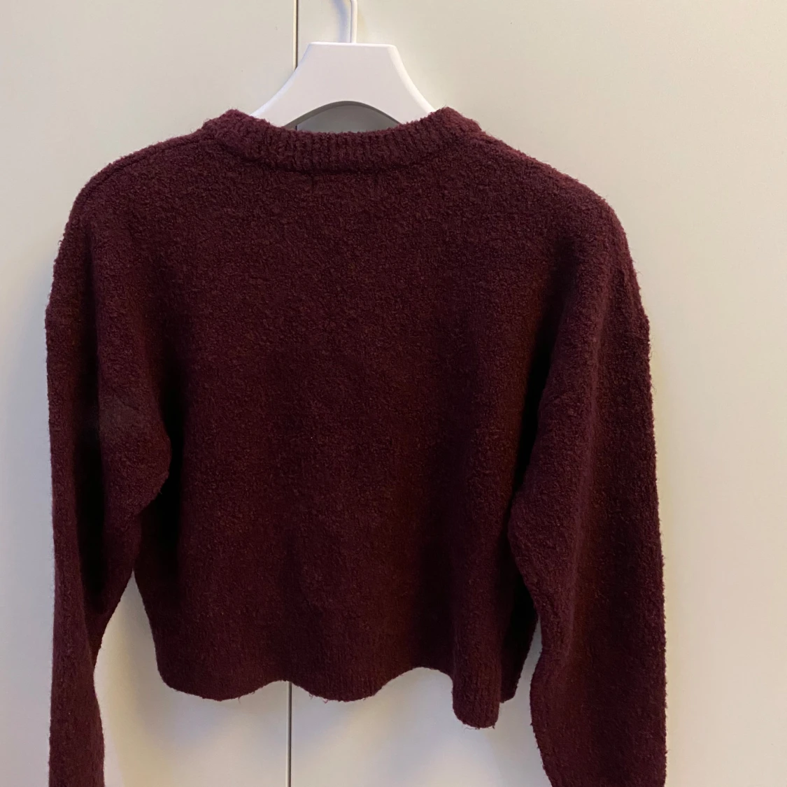 Vinröd stickad tröja - 1