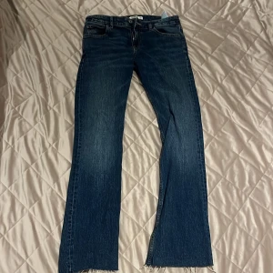 Jeans - Helt nya! Passade inte mig och glömde skicka tillbaka så därav säljer jag