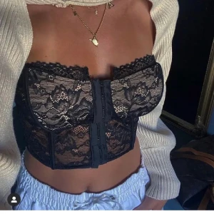 Spetstopp - Spetstopp från By Anastasia i storlek s! Använd en gång! Första bilden lånad🌸