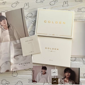 Bts Jungkook Golden Album  - Säljer albumet 'Golden' av Jung Kook. Perfekt för fans av K-pop och Jungkook. Bts