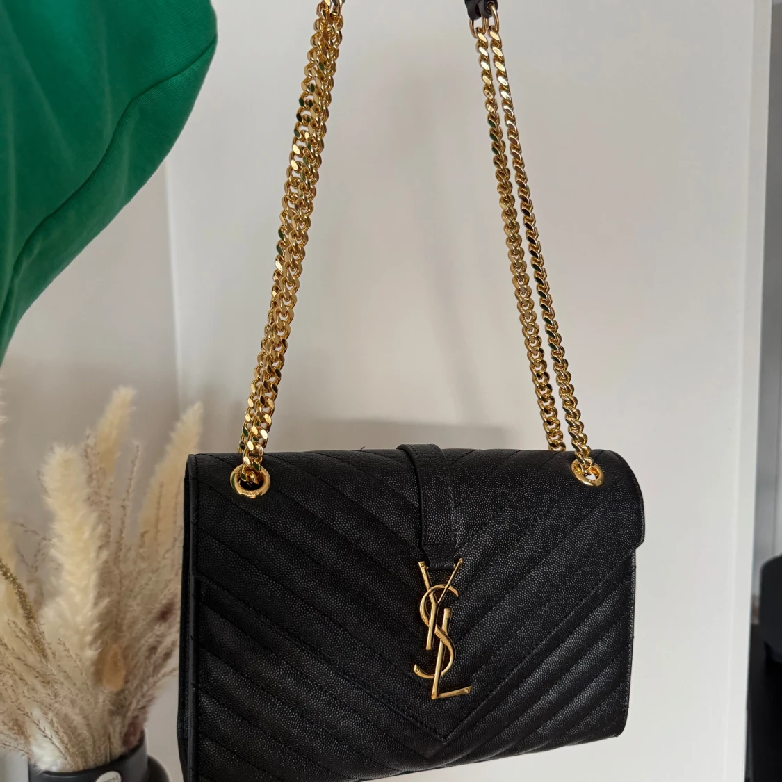 Svart quiltad axelväska Y*L - 1