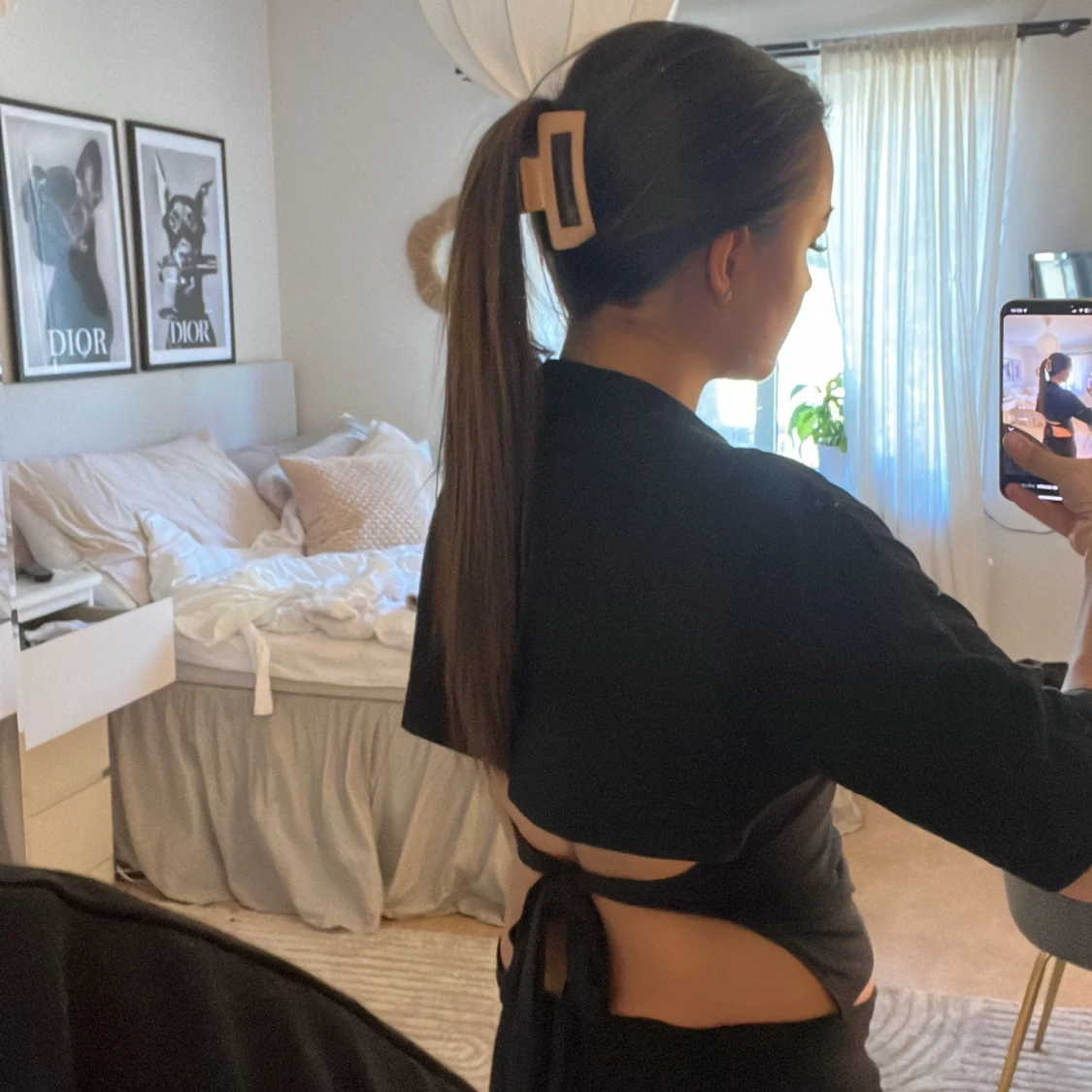 Svart topp med öppen rygg  - 1