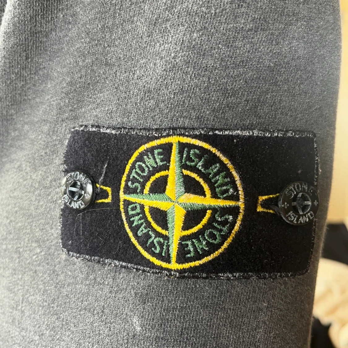 Grå sweatshirt från Stone Island