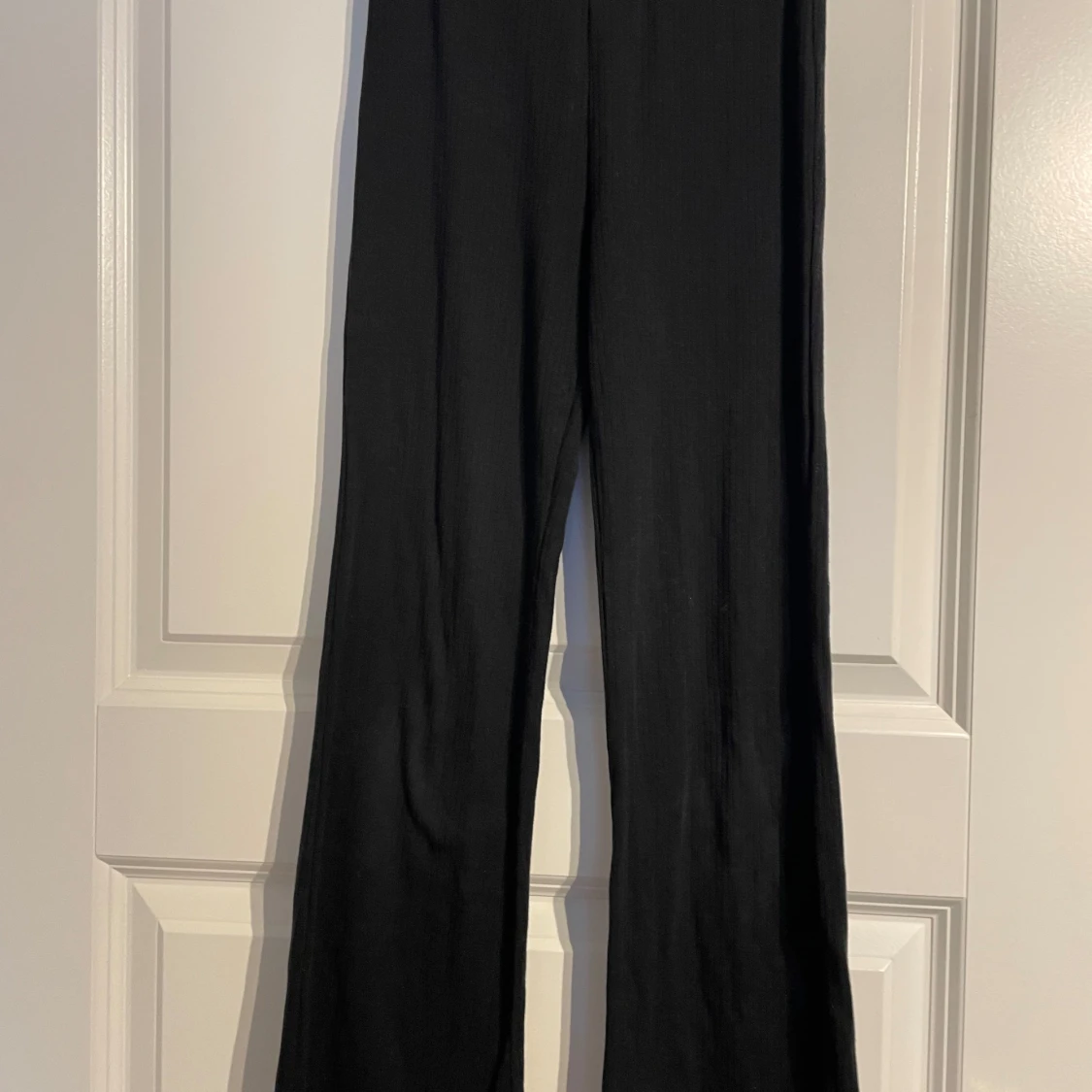 Svarta ribbade byxor från H&M - 4