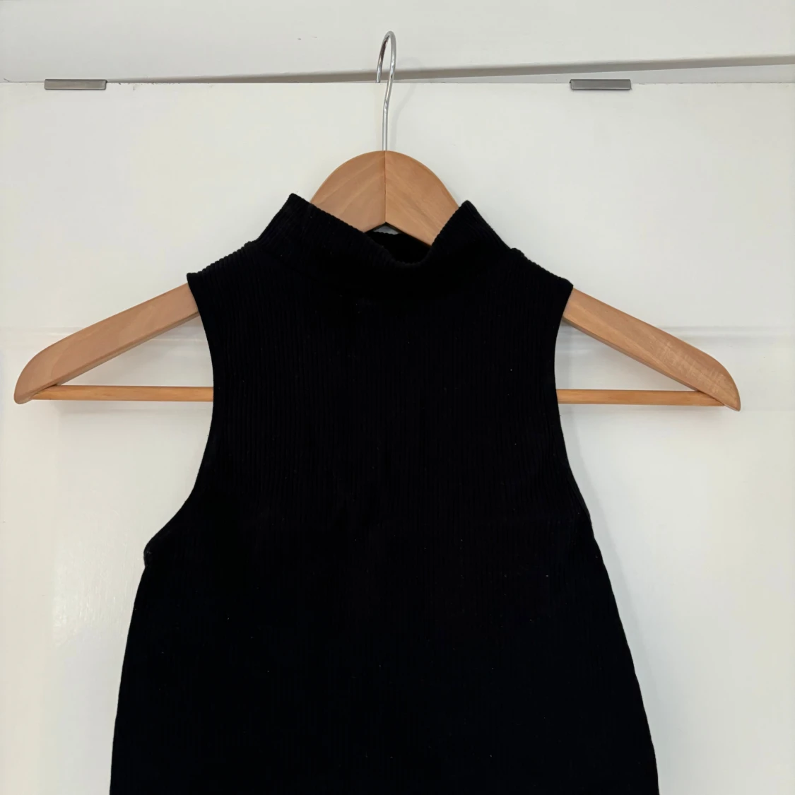 Svart ribbad polotopp - 1