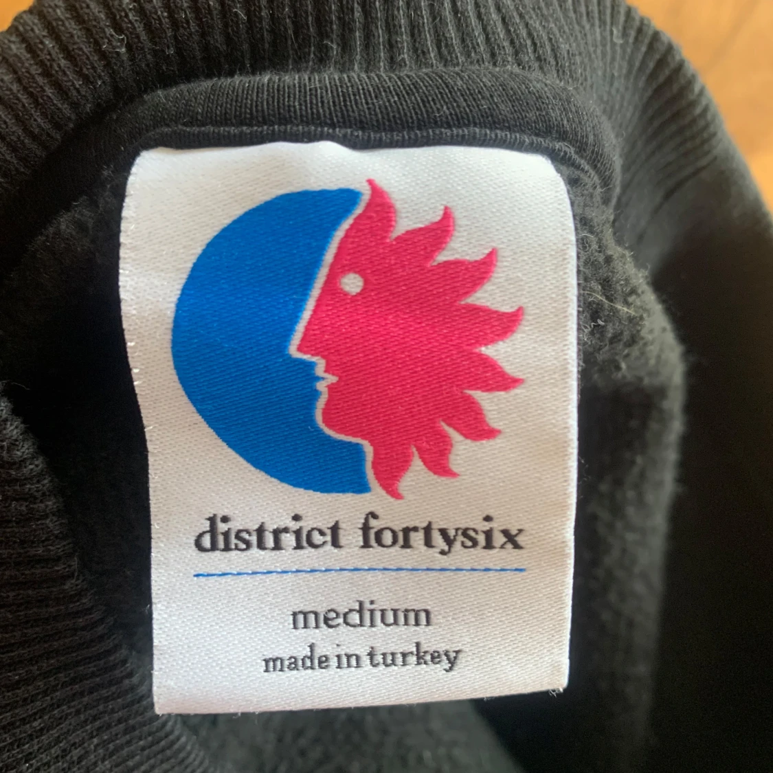 Sweatshirt från District Forty Six - 2