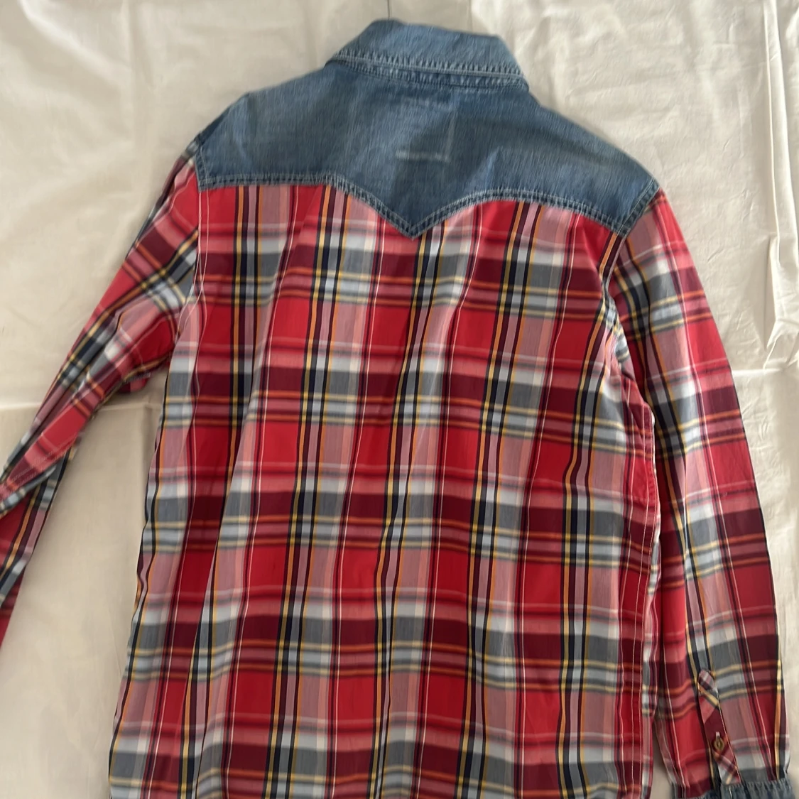 Rutig skjorta med jeansdetaljer från Levi's - 1