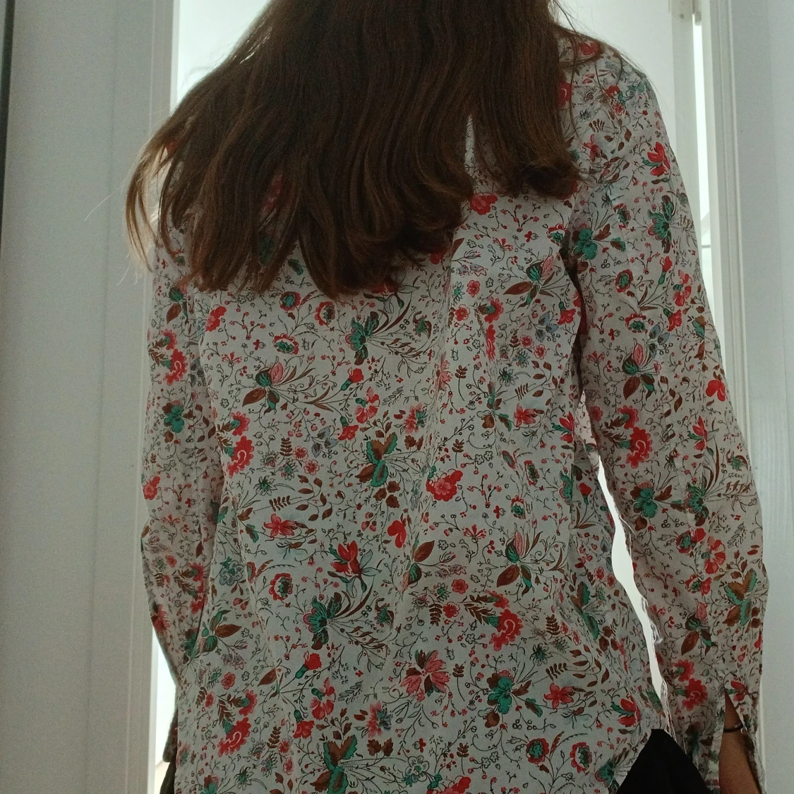 Blommig skjorta från Gap, S - 2