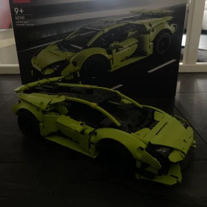 Lego Lamborghini - Lego Technic, Lamborghini Huracan (42161)|| En riktig skönhet till din hylla! || Med sina 806 delar får du en av världens mest ikoniska bilar, för en bråkdel av priset! || Billigaste på nätet 500kr+, mitt pris: 250.|| Box och Manual ingår!