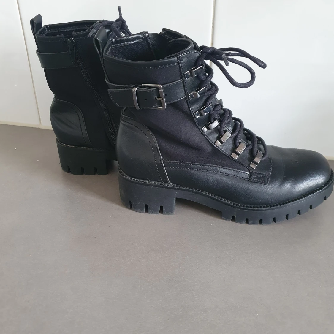Svarta boots med snörning och spänne, deichman strl 38 - 2