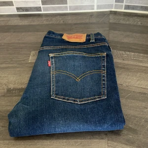 Levi's 512 Slim Taper jeans blå - Snygga Levi's 512 Slim Taper jeans skriv vid intresse och funderingar, nypris 500kr