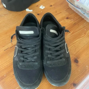 Philippe model trpz skor storlek 41 - Philippe model trpz trainers | orginalstorlek: 41 passar mer 42, fråga om innermått vid osäkerhet | ingår: Philippe model-kort | fraktar spårbart eller möts upp i Täby📍