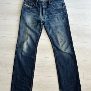custom jeans - custom jeans, size W32 L34,  midja44cm, innerben79cm, ytterben105cm, benöppning22cm