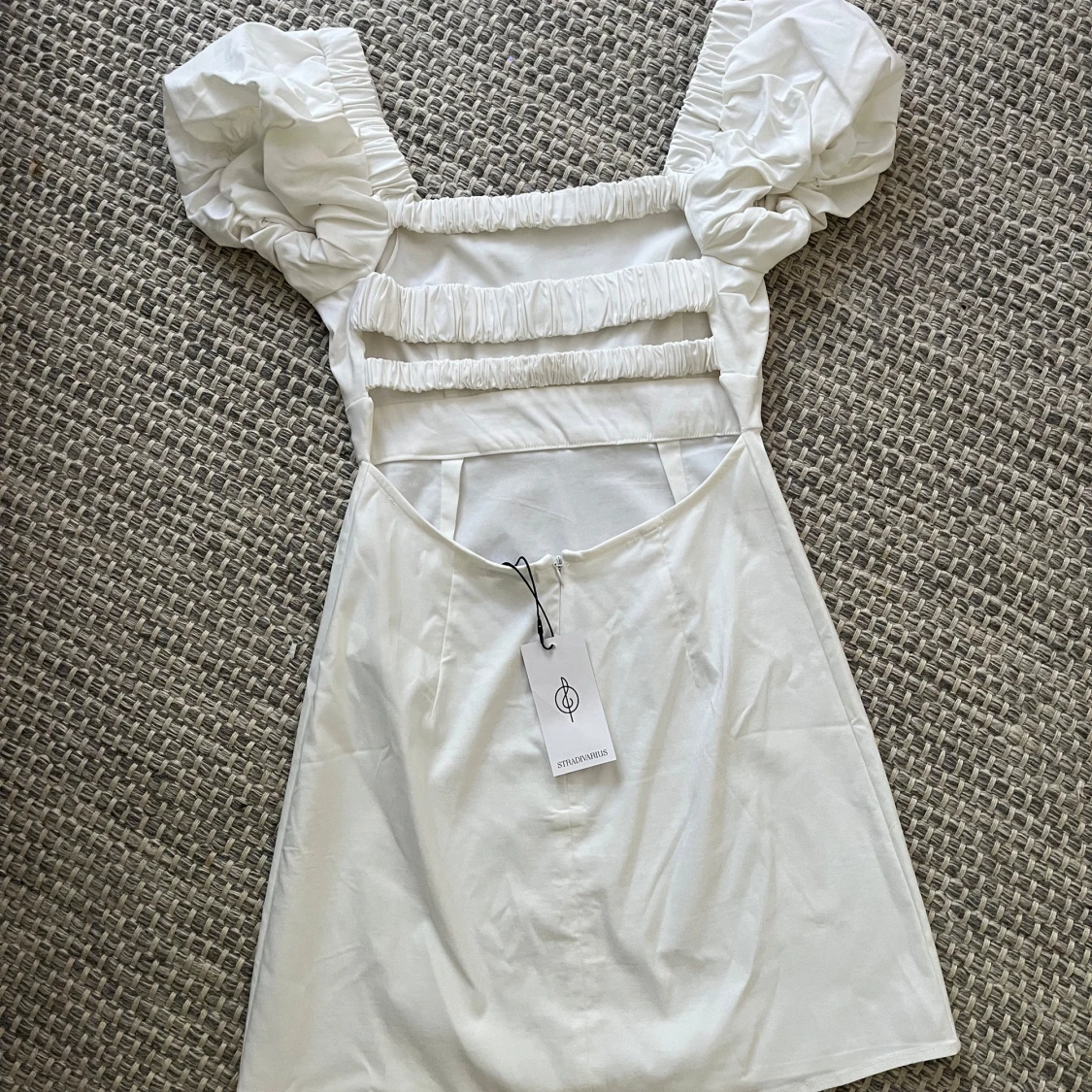 Vit kort puffärmad klänning Stradivarius - 1