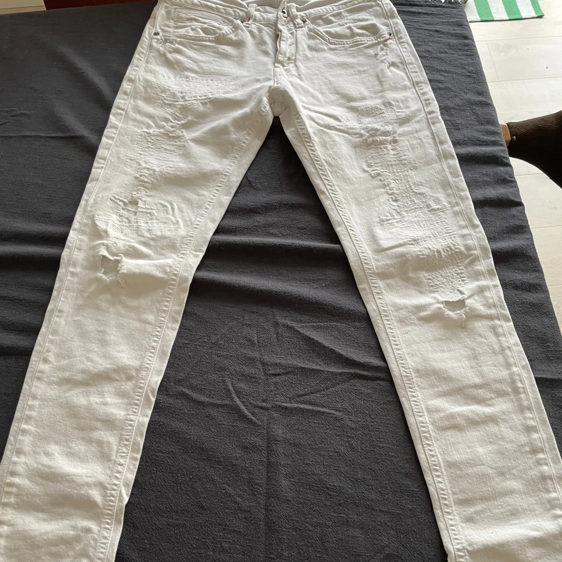 Vita skinny jeans med slitningar - 1