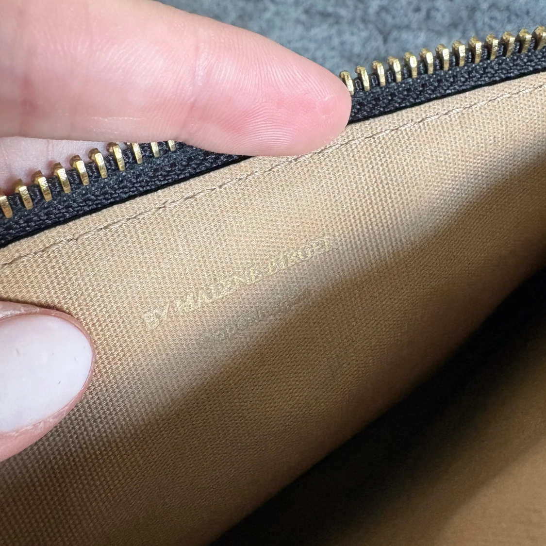 Svart kuvertväska By Malene Birger - 2