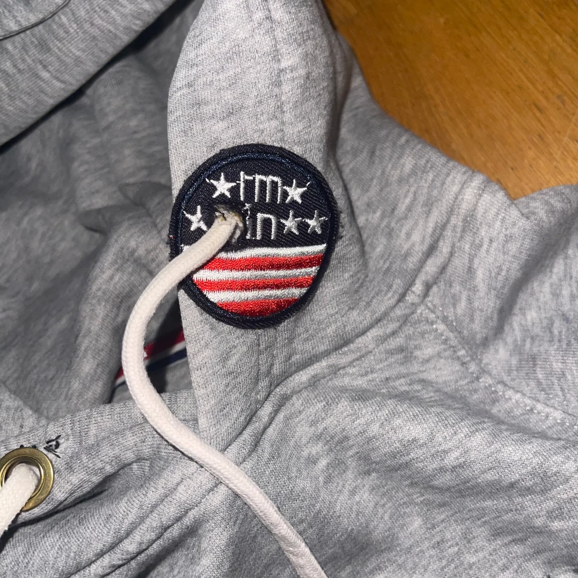 Grå hoodie från GANT - 3