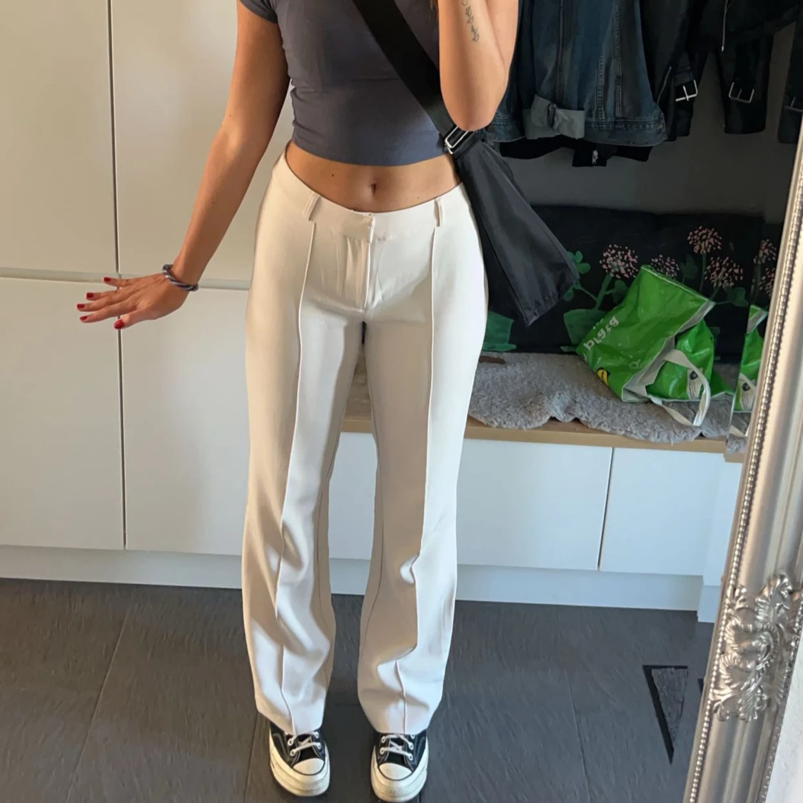 Beiga kostymbyxor från Madlady