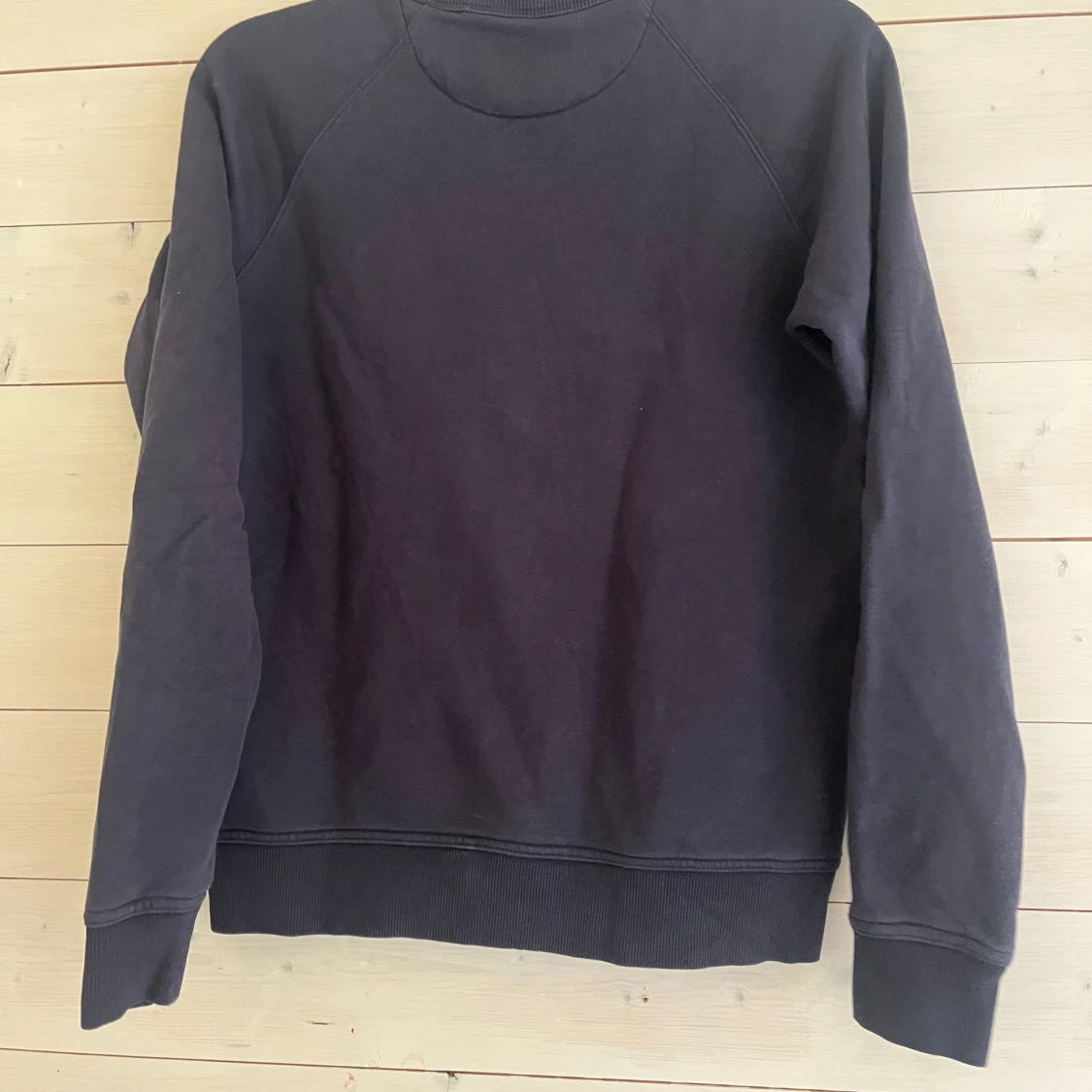 Mörkblå sweatshirt från Gant - 2