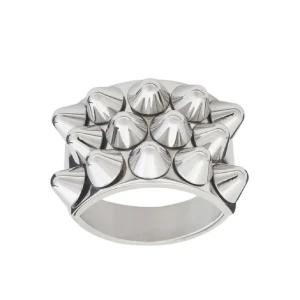 Silvrig ring med nitar - Säljer min Edblad ring, toppskick!