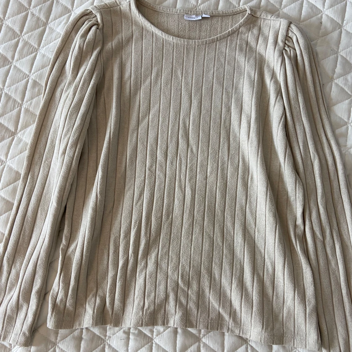 Beige ribbad tröja från Name It