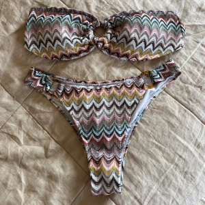Bandeau bikini i missoni mönster  - Superfin missoni liknande bandeau bikini!!!🩷🩷🙌🙌🌟🌟 