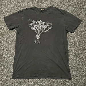 Custommade Cybersigilism Script Tshirt - Handmålad med textilfärg, storlek L. Inte mycket mer å säga, Swag!