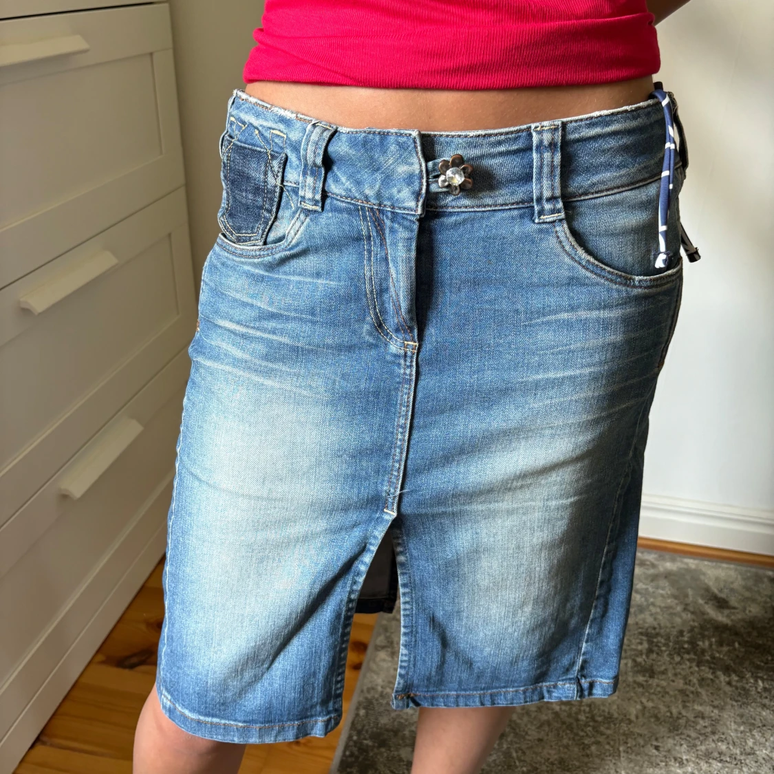 Jeanskjol med slits och fickor - 1