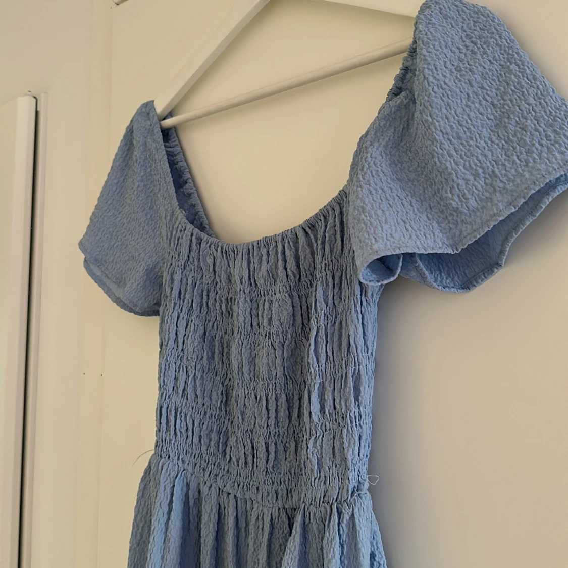 Ljusblå långklänning med puffärm - 3