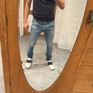Replay jeans  - Ett par snygga jeans från Replay i storlek W29 L30 i modellen Jondrill 