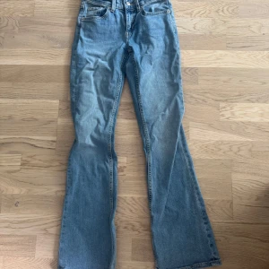 Low boot jeans - Low boot jeans från Lager 157. Storlek XXS, längd short. Använd en gång så i mycket bra skick.