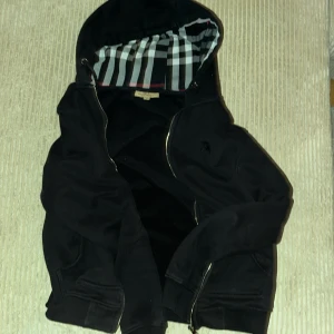 Burberry hoodie - Burberry hoodie nästan aldrig använd