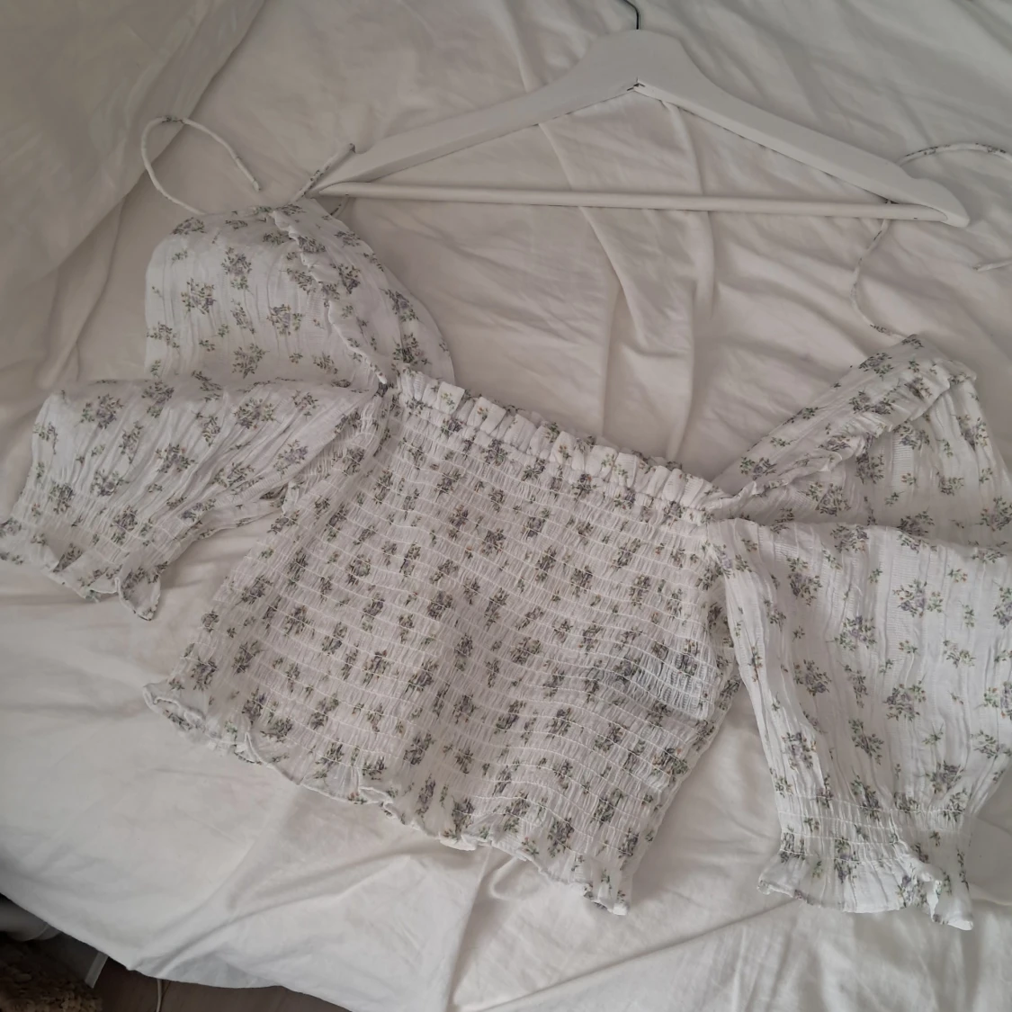 Blommig blus från H&M i vitt - 3