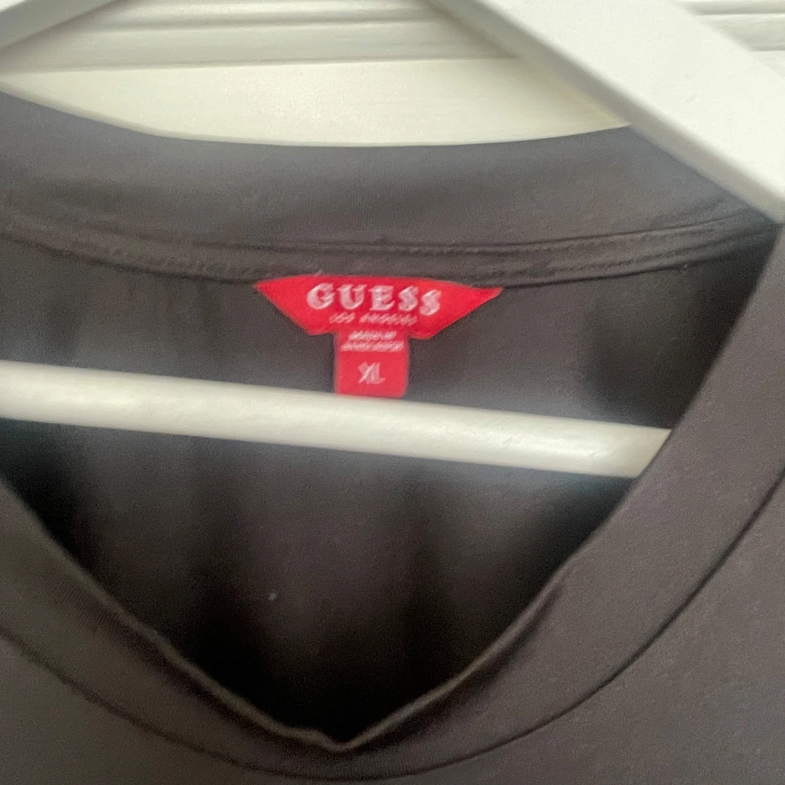 Svart croppad långärmad topp Guess - 2