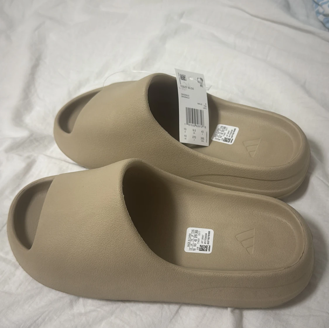 Yeezy slides pris kan diskuteras 