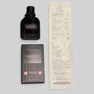 Valentino parfym - Endast testad 1 gång. Köpt på kicks. Nypris är 1150kr