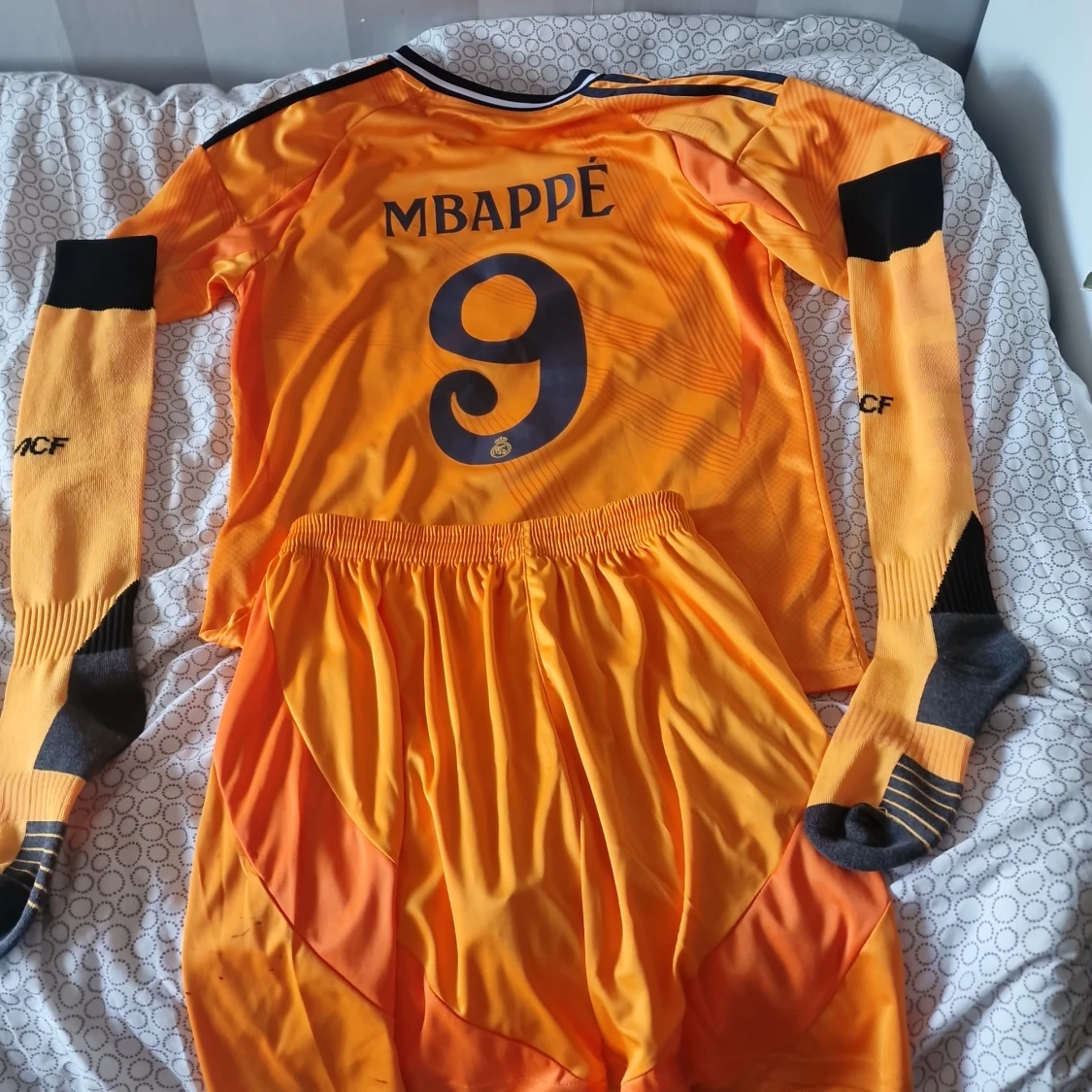 Real Madrid Mbappé fotbollströja orange - 1