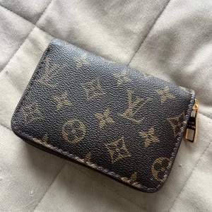 New wallet - New leather wallet