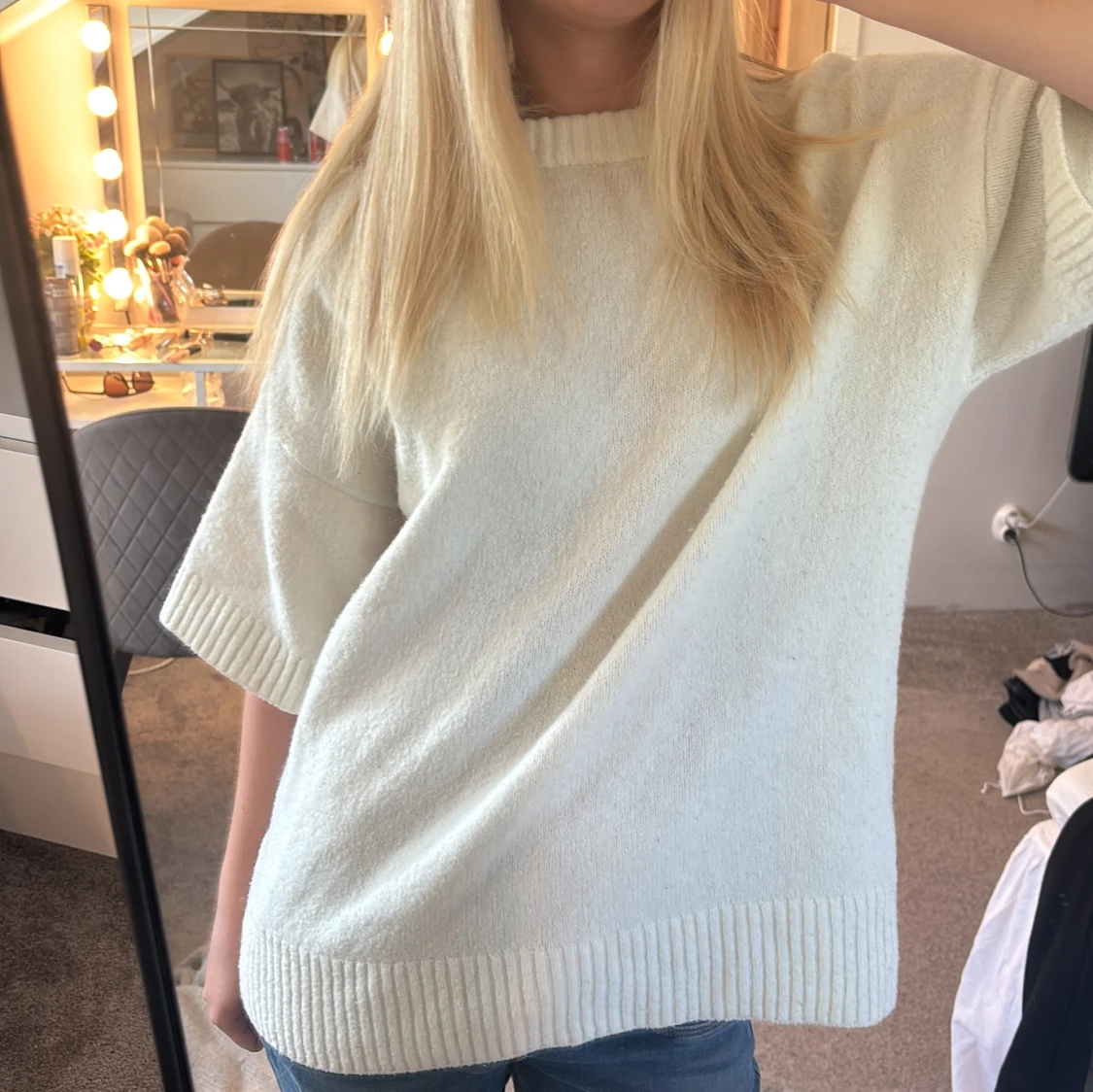 Ljusvit stickad tröja med kort ärm - 2