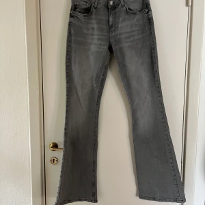 Bootcut jeans Gina tricot  - I fint skick, endast använda en gång🥰priset går att diskuteras,