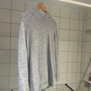 100% merinoull luvtröja - Använd 1 gång, skick 10/10