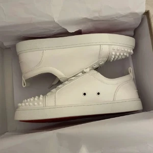 Söker dessa  - Söker dessa loubs i strk 38 eller 39🥰 