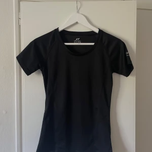 Svart Träningströja  - Stl 34, fint skick