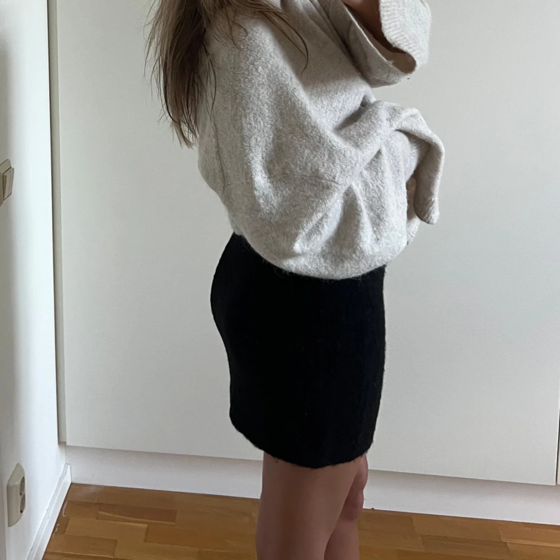 Svart stickad minikjol