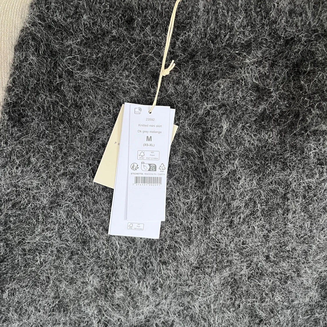 Mörkgrå stickad minikjol i alpackablandning - 2