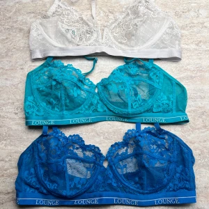 Blommiga spetstoppar från Lounge - Tre snygga bhar från lounge 